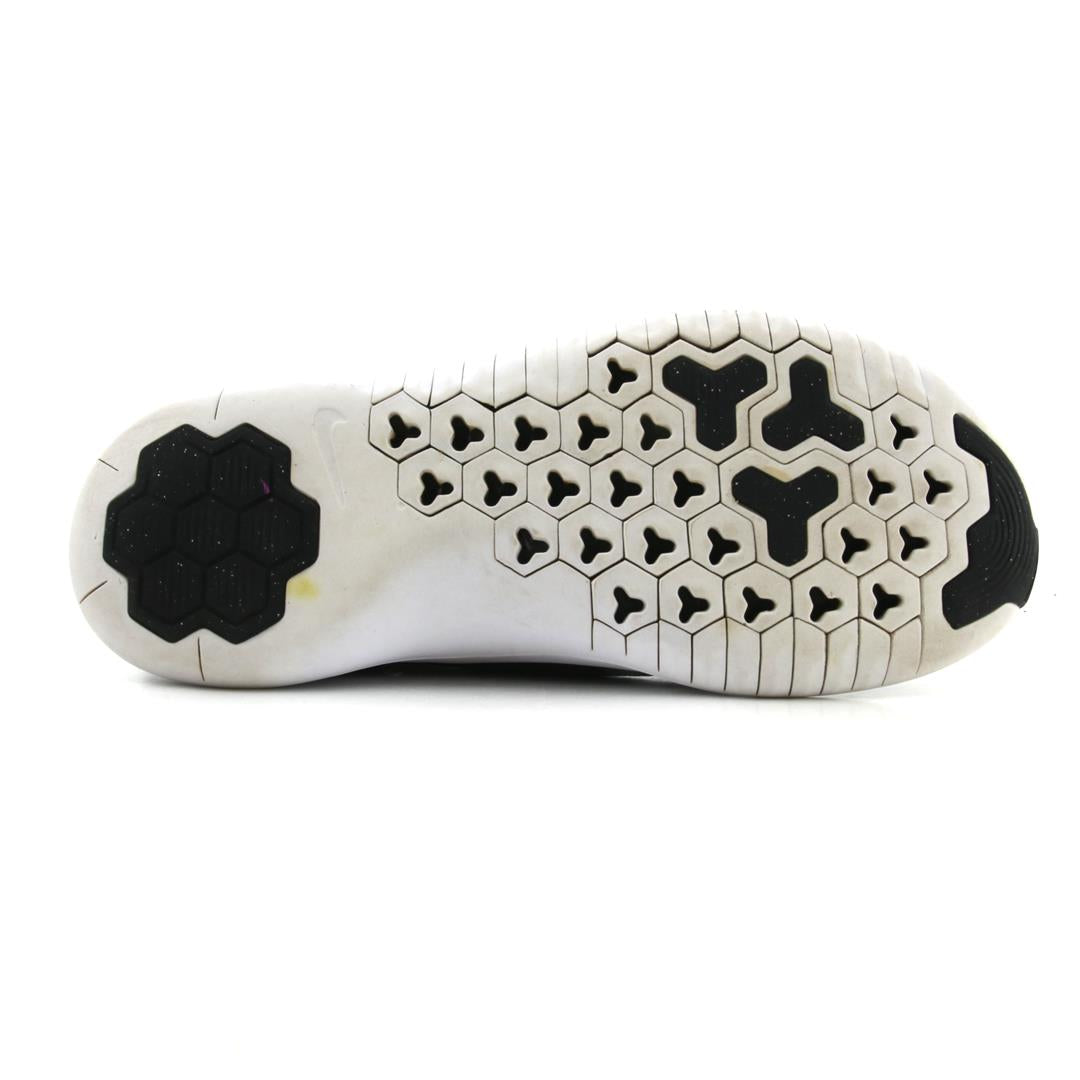 NIKE FREE TR 8
