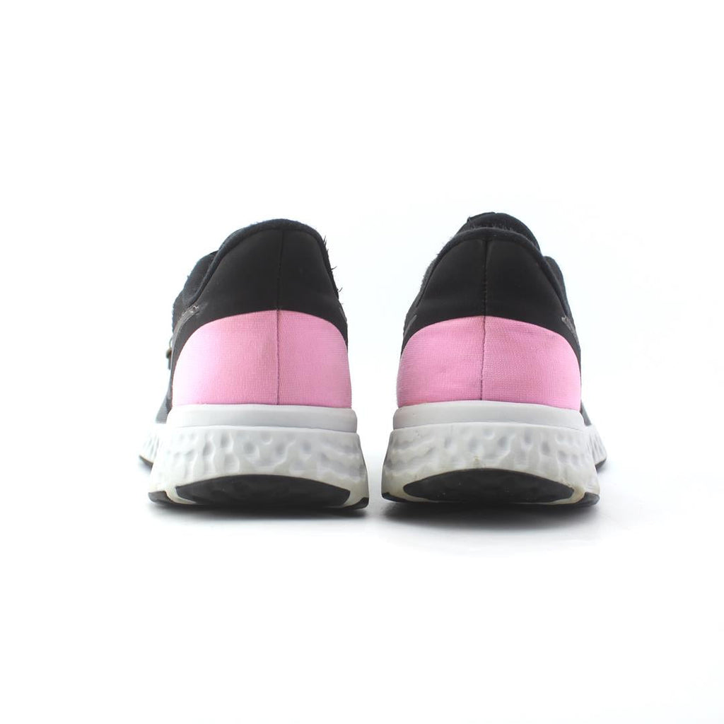 NIKE REVOLUTION 5