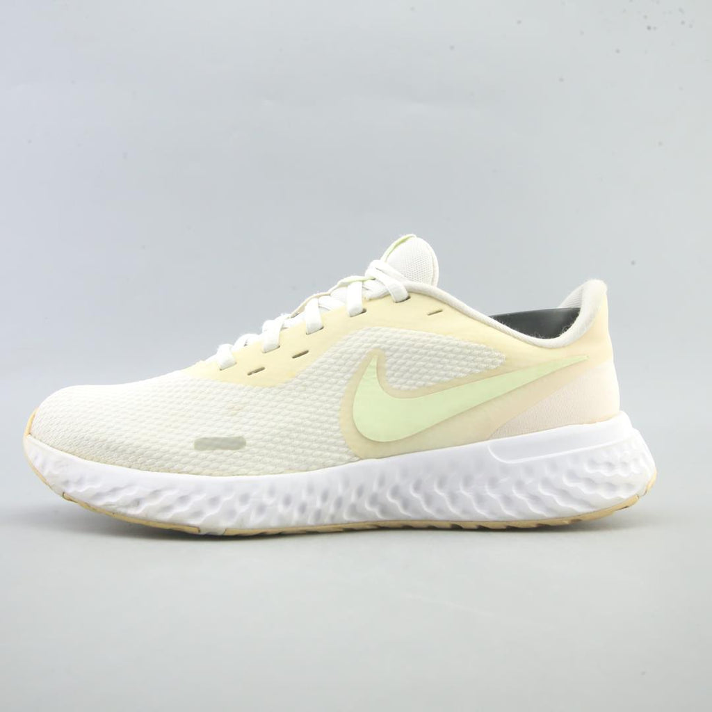 NIKE REVOLUTION 5