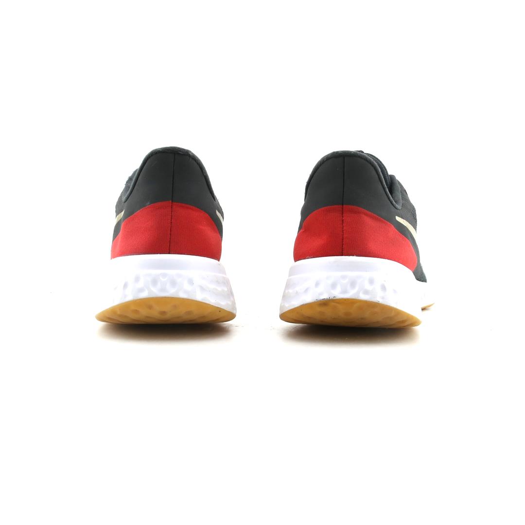 NIKE REVOLUTION 5