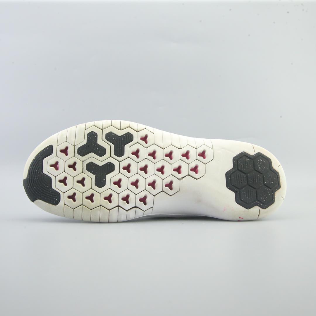 NIKE FREE TR 8