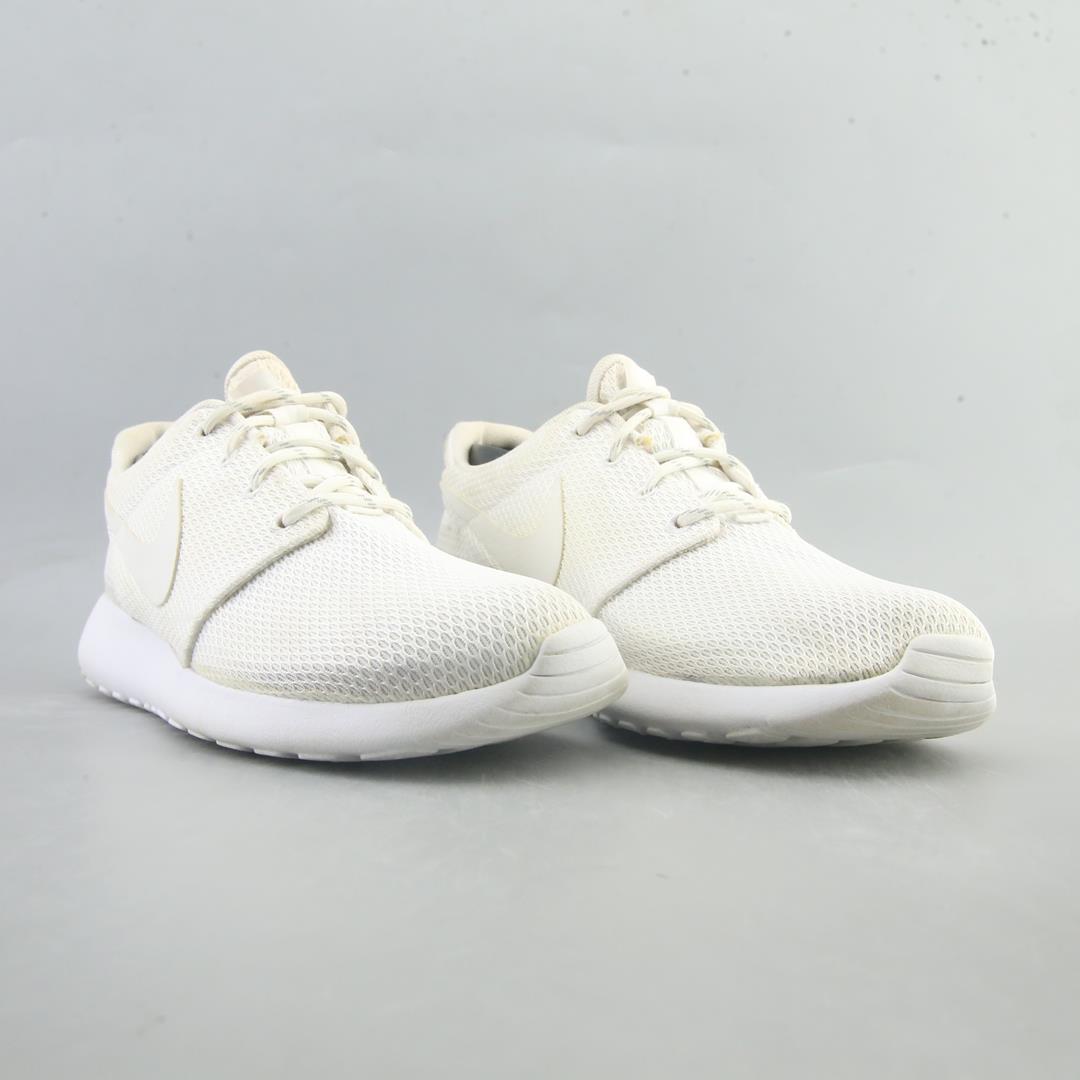 NIKE ROSHE ONE