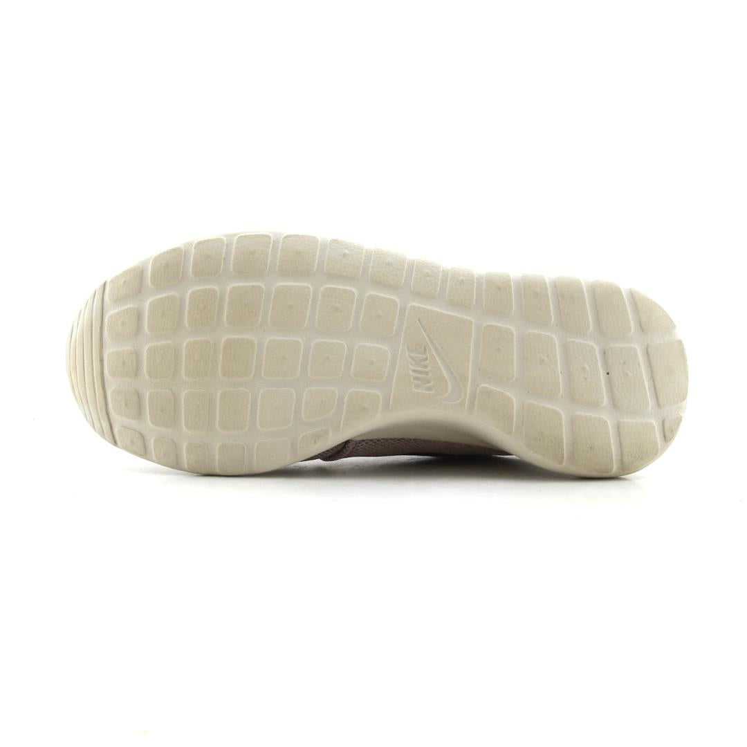 NIKE ROSHE ONE