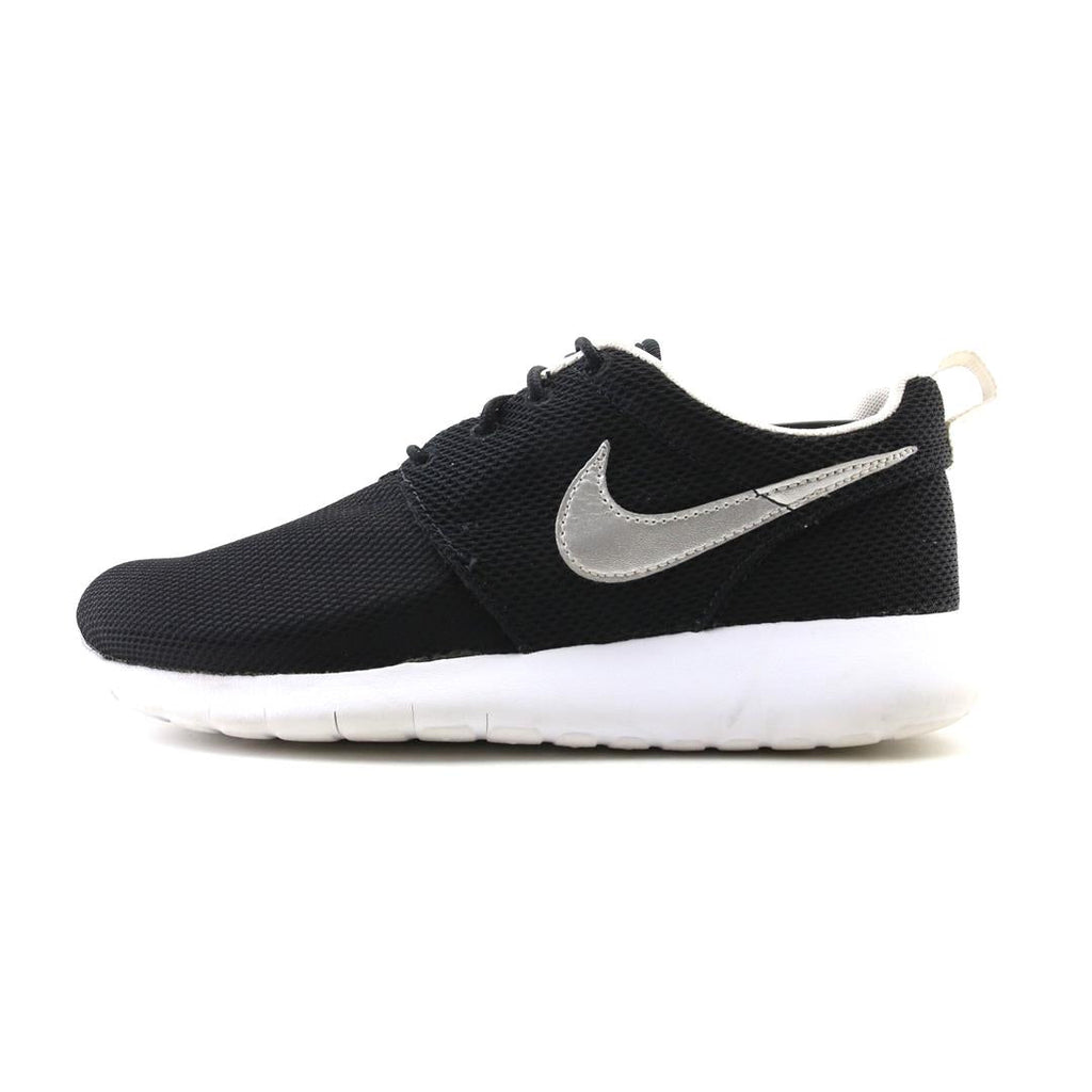 NIKE ROSHE ONE