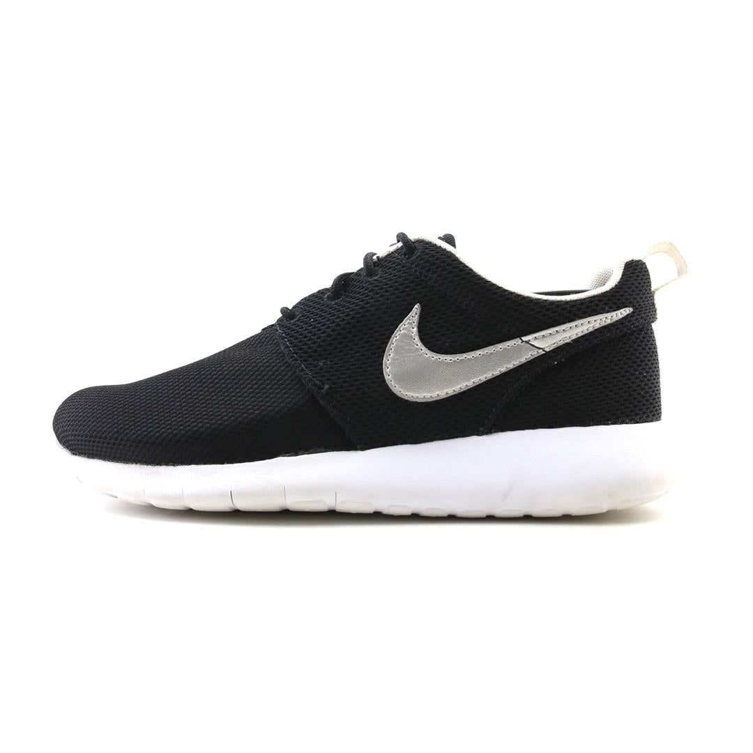 NIKE ROSHE ONE