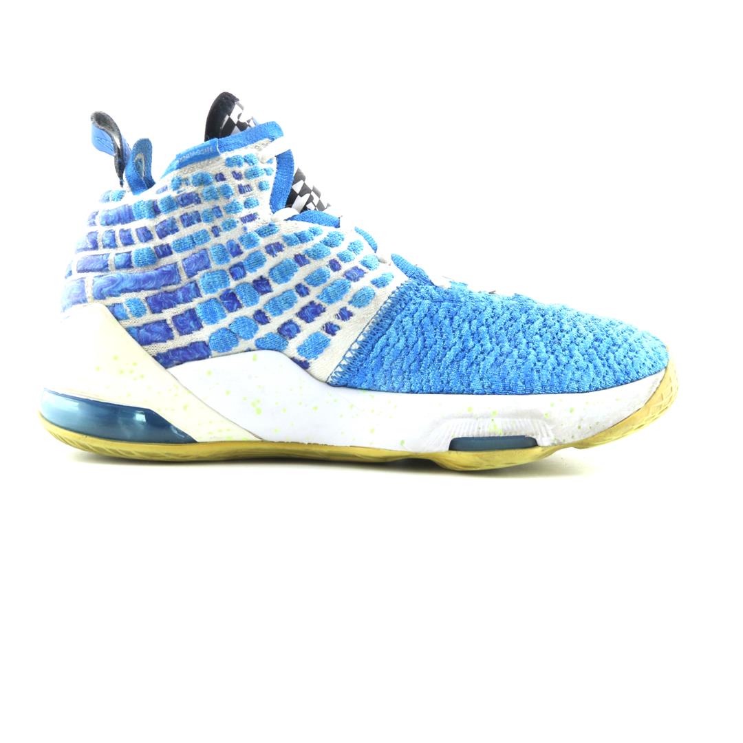 NIKE  LEBRON 17