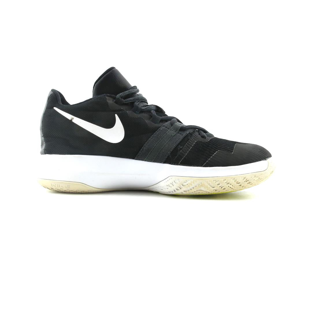 NIKE  KYRIE FLYTRAP