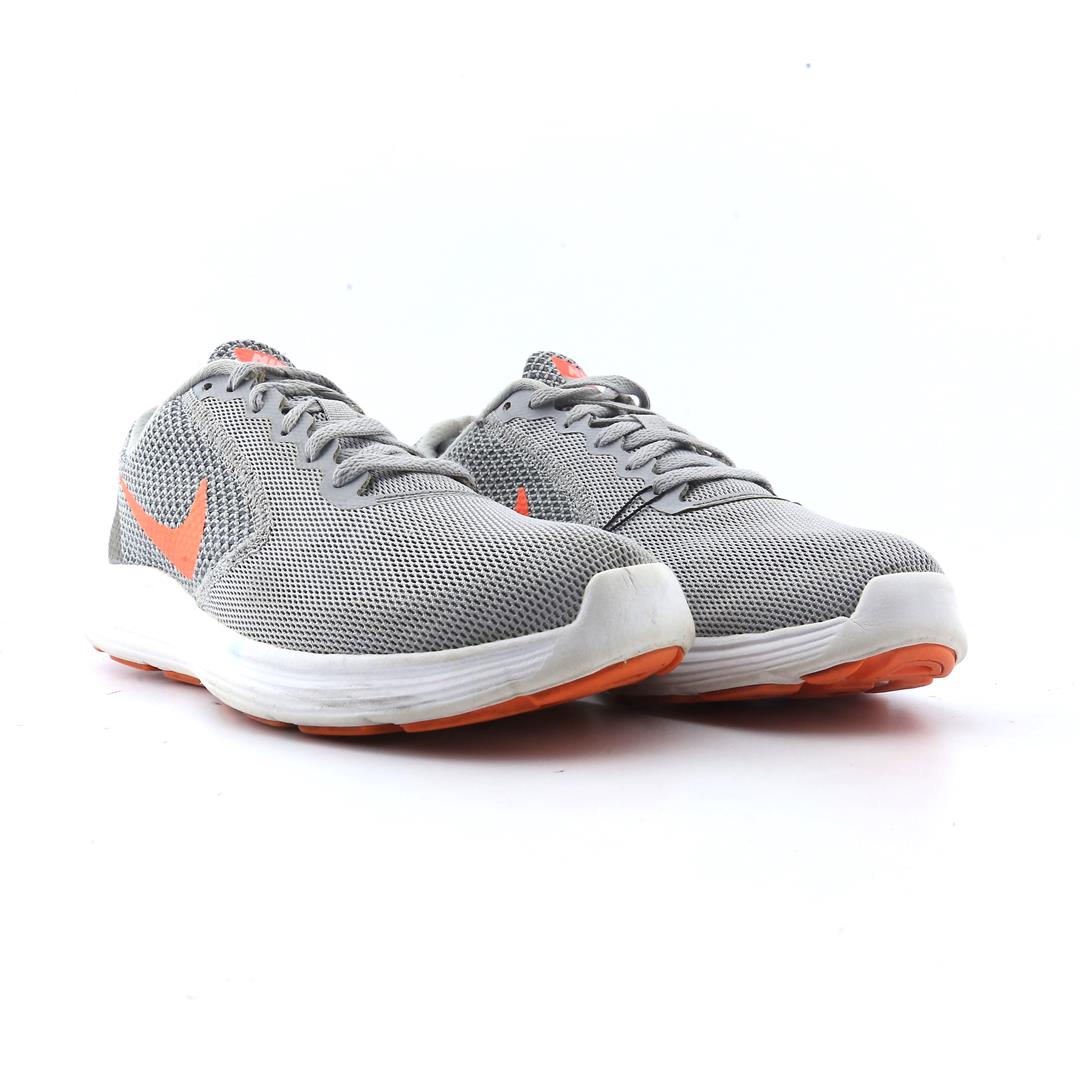NIKE REVOLUTION 3
