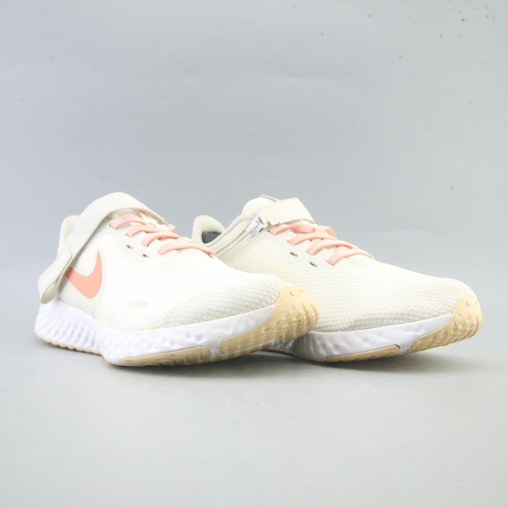 NIKE REVOLUTION 5