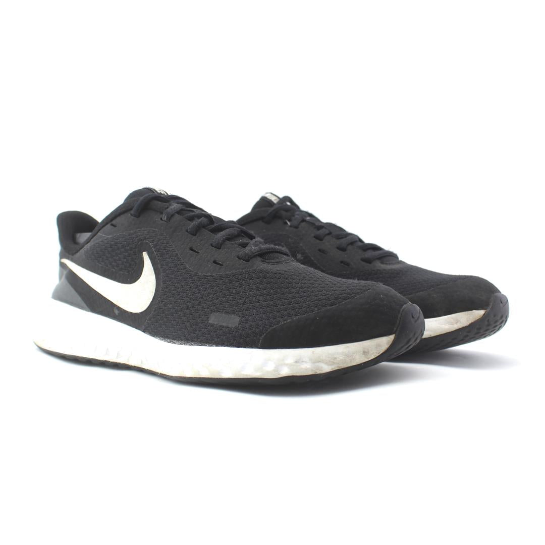 NIKE REVOLUTION 5