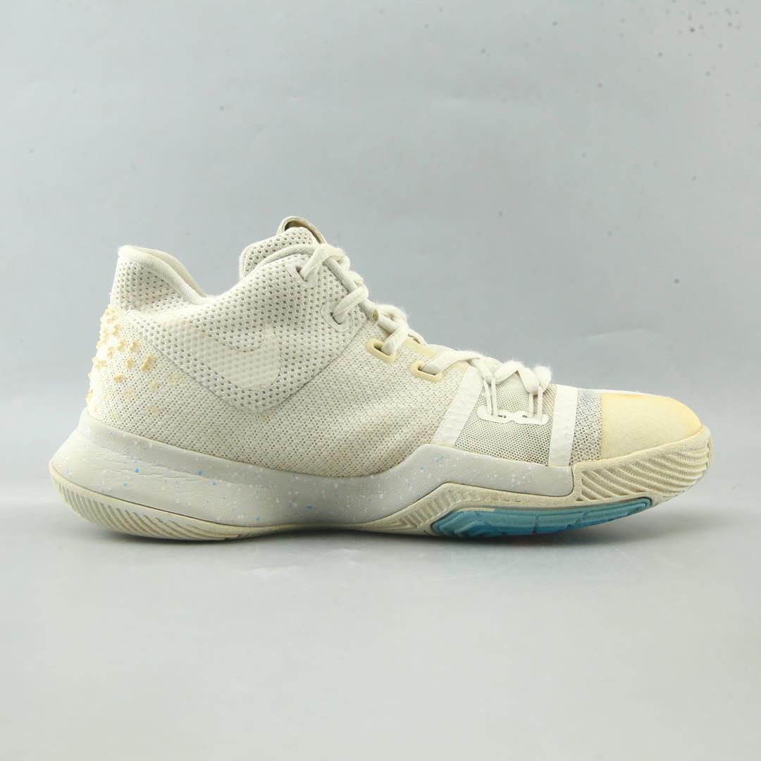 NIKE  KYRIE 3