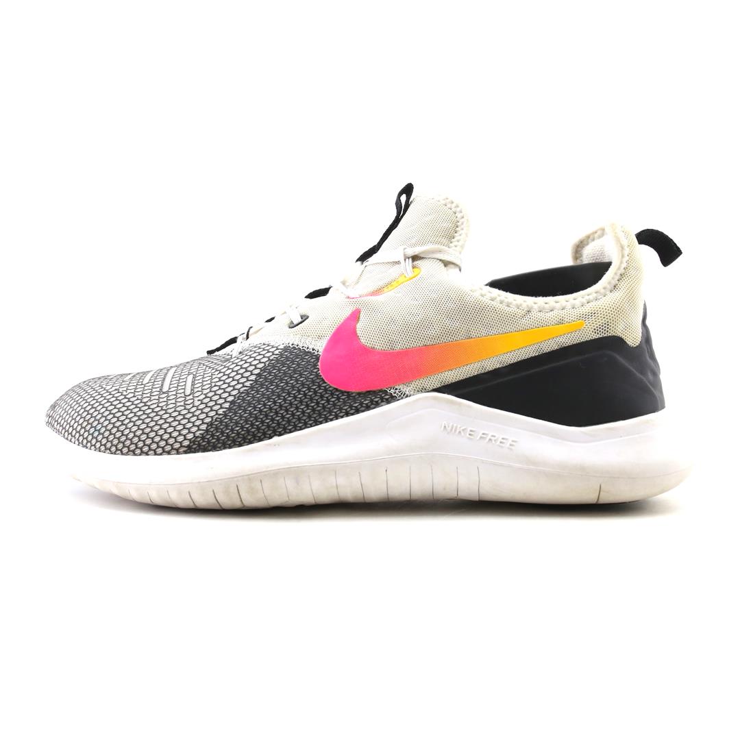 NIKE FREE TR 8