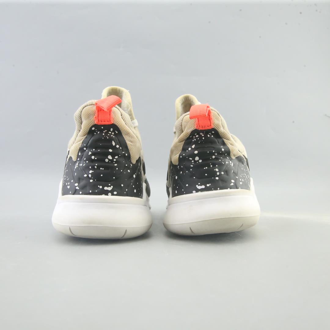 NIKE FREE TR 8