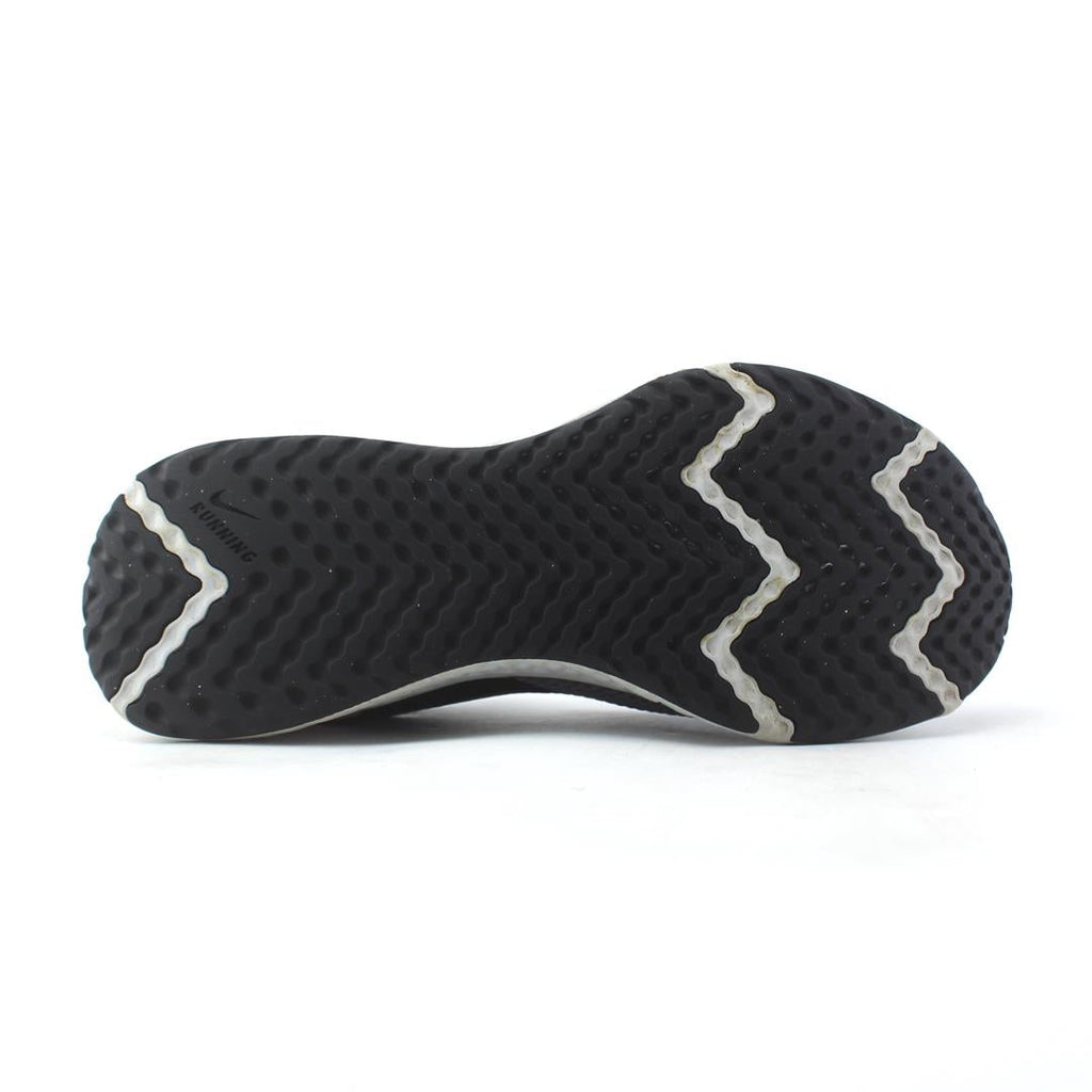 NIKE REVOLUTION 5