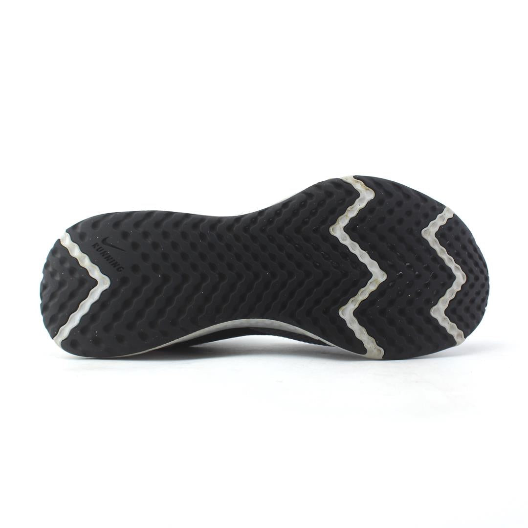 NIKE REVOLUTION 5