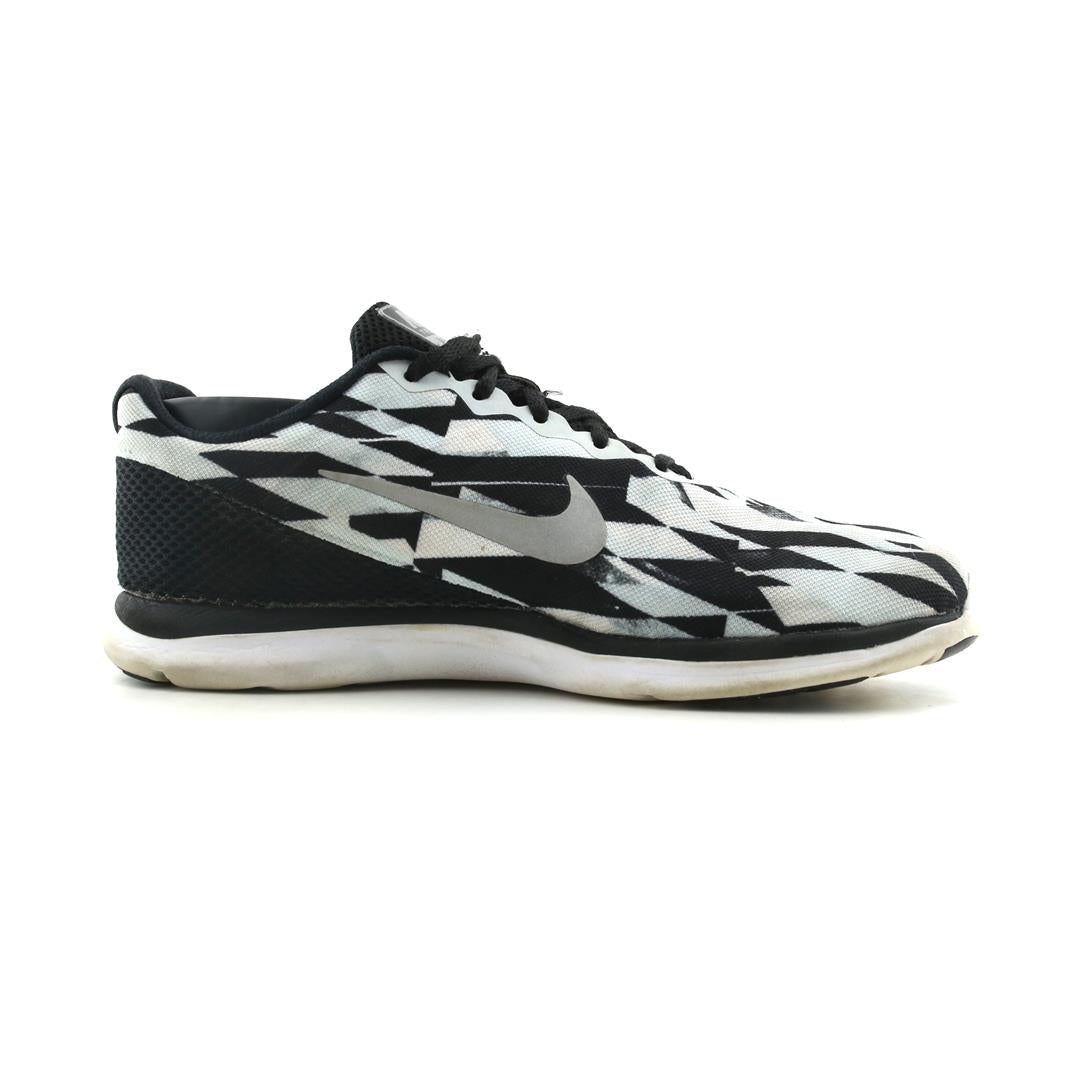 NIKE  IN SEASON TR 6