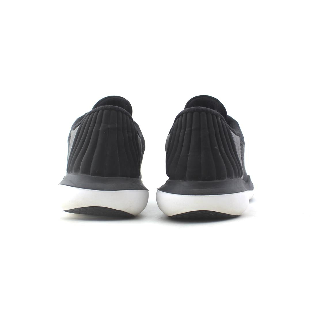 NIKE  FLEX SUPREME TR 5