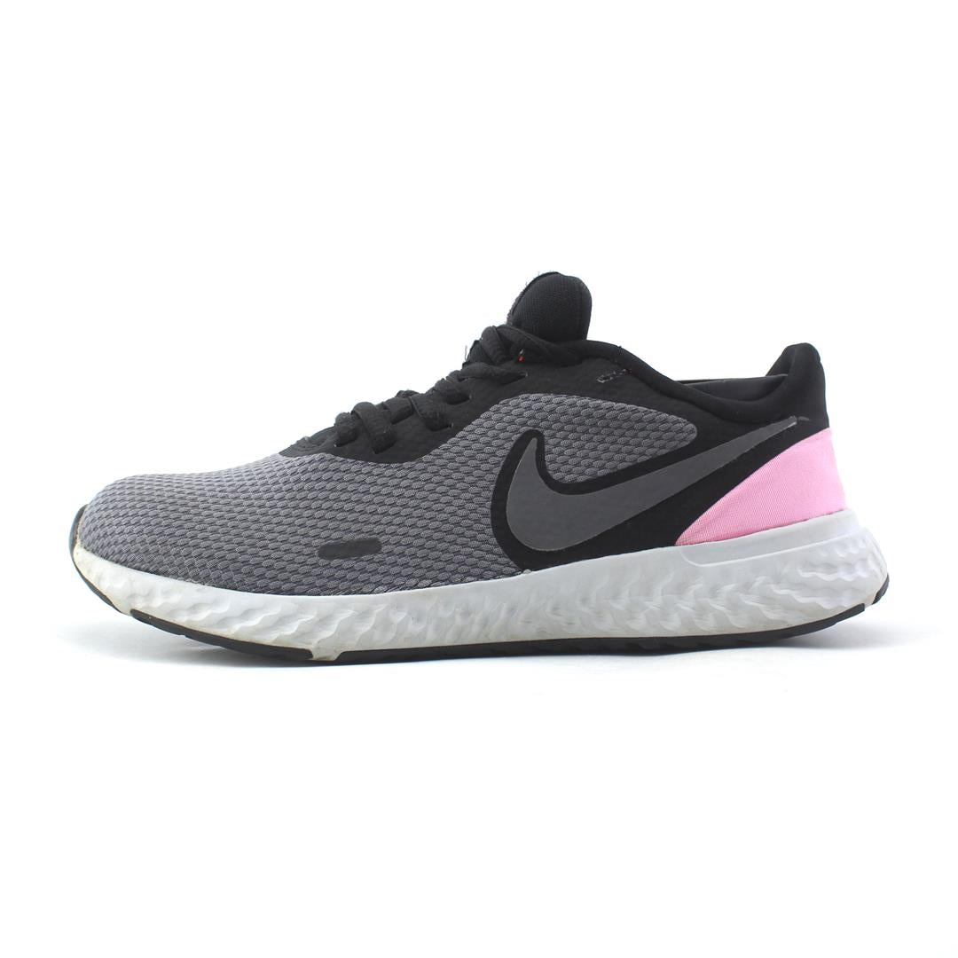NIKE REVOLUTION 5