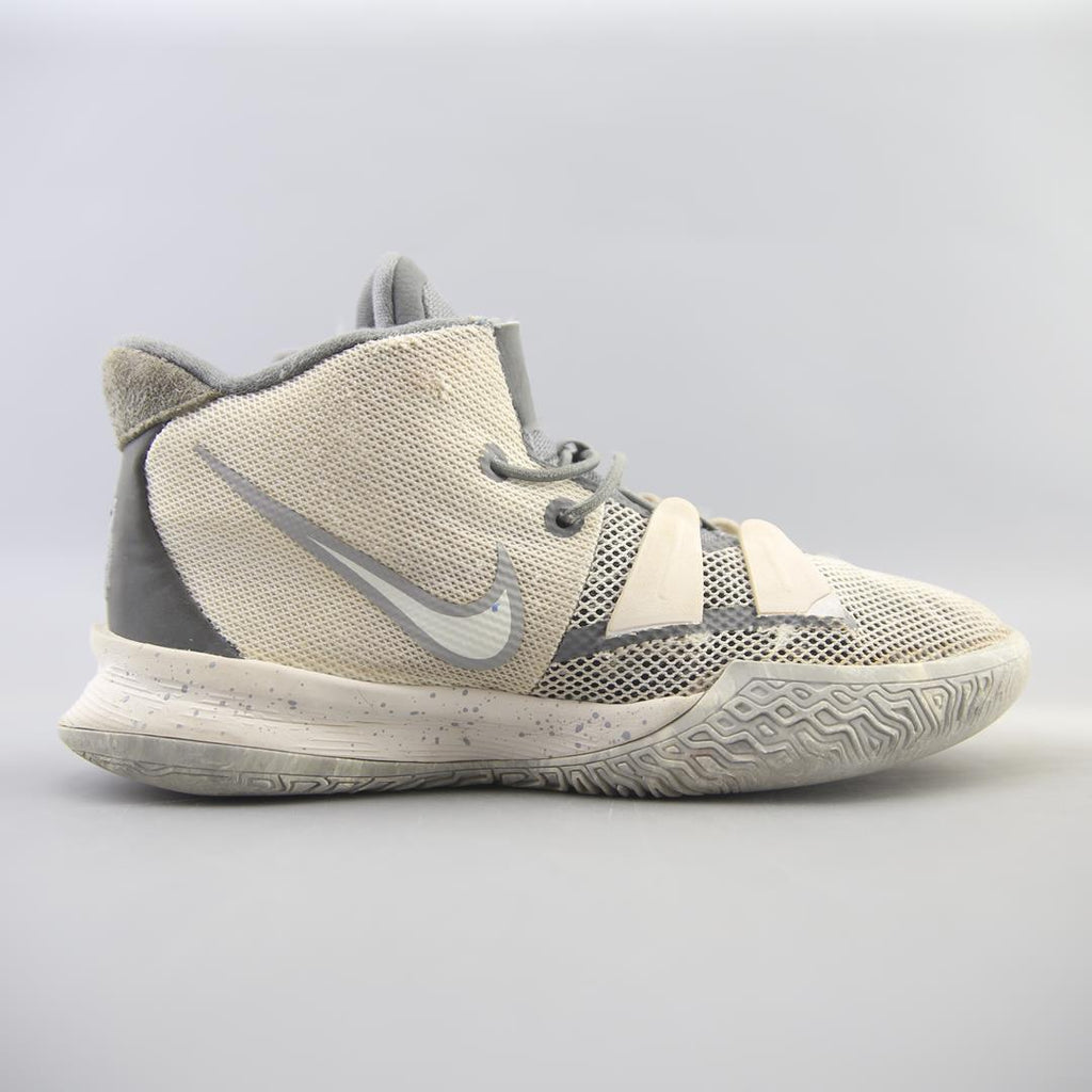 NIKE  KYRIE 7 SE