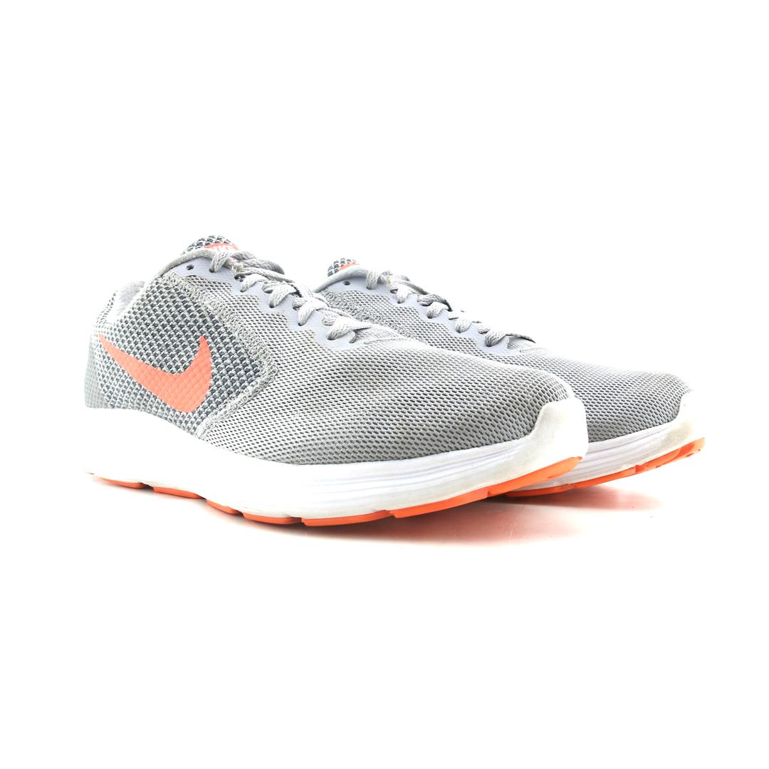 NIKE REVOLUTION 3