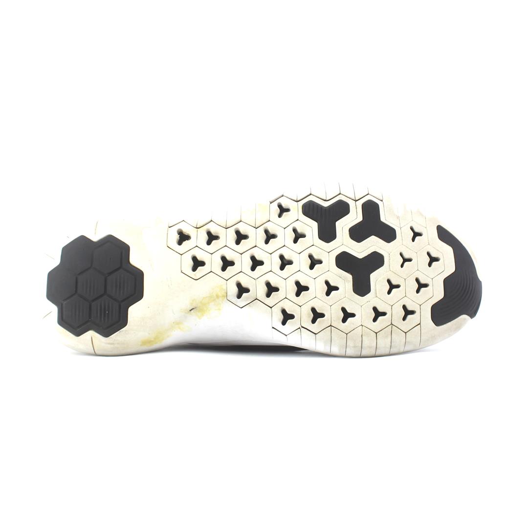 NIKE FREE TR 8