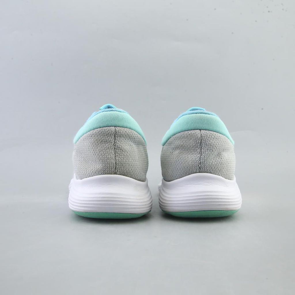 NIKE REVOLUTION 4