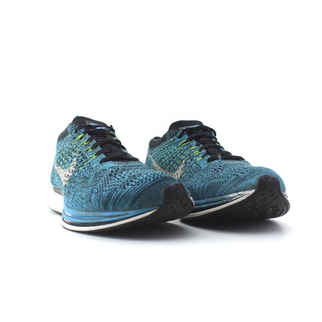 NIKE  FLYKNIT RACER