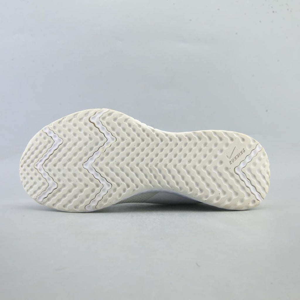 NIKE REVOLUTION 5