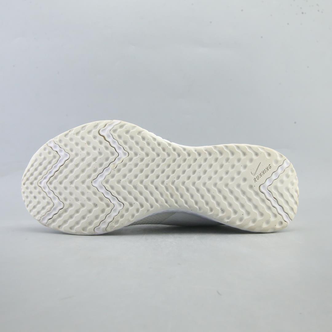 NIKE REVOLUTION 5
