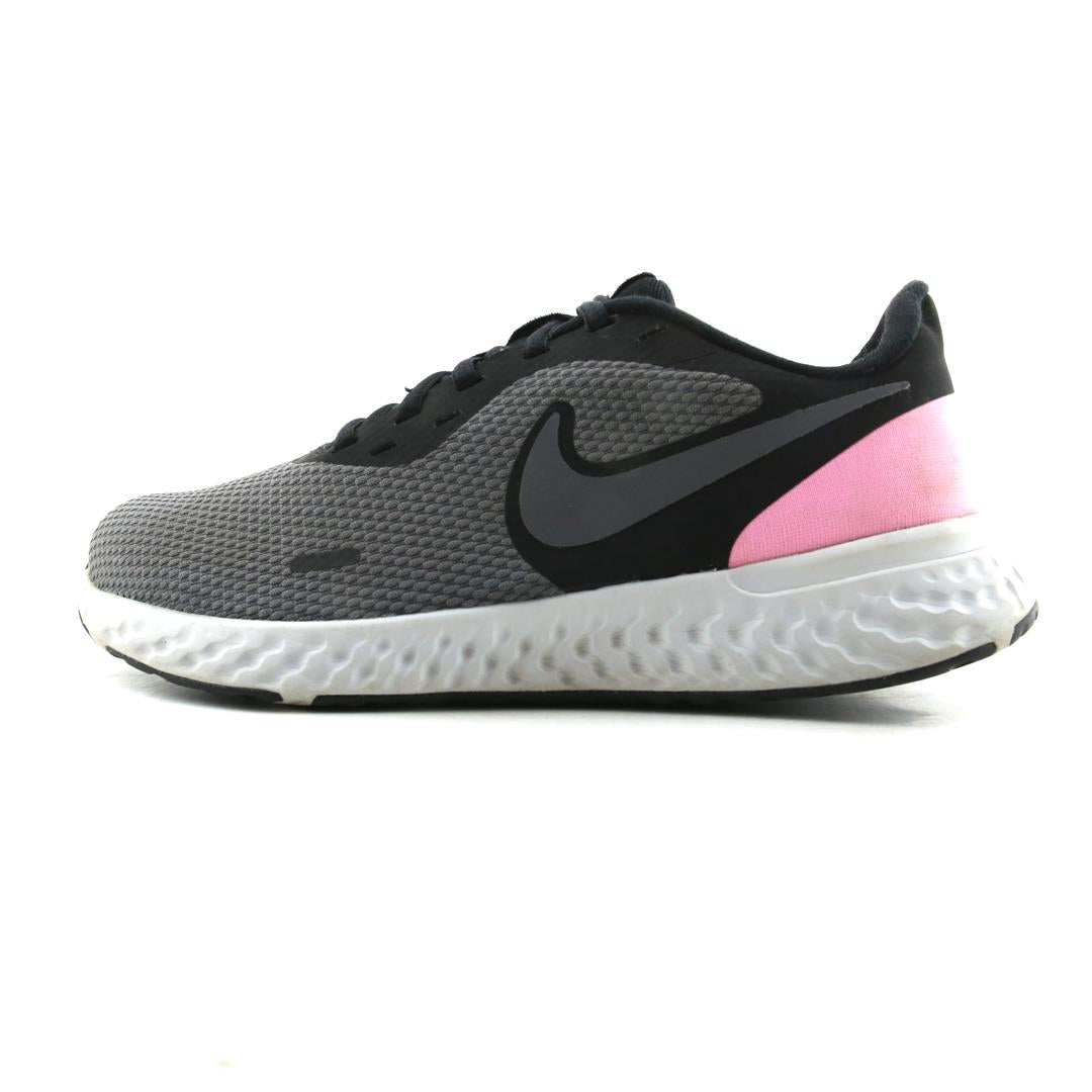 NIKE REVOLUTION 5