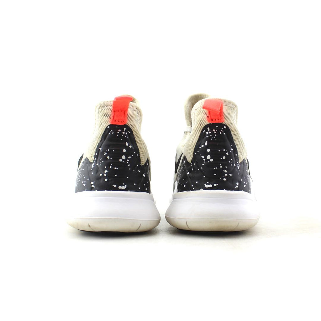NIKE  FREE TR 8