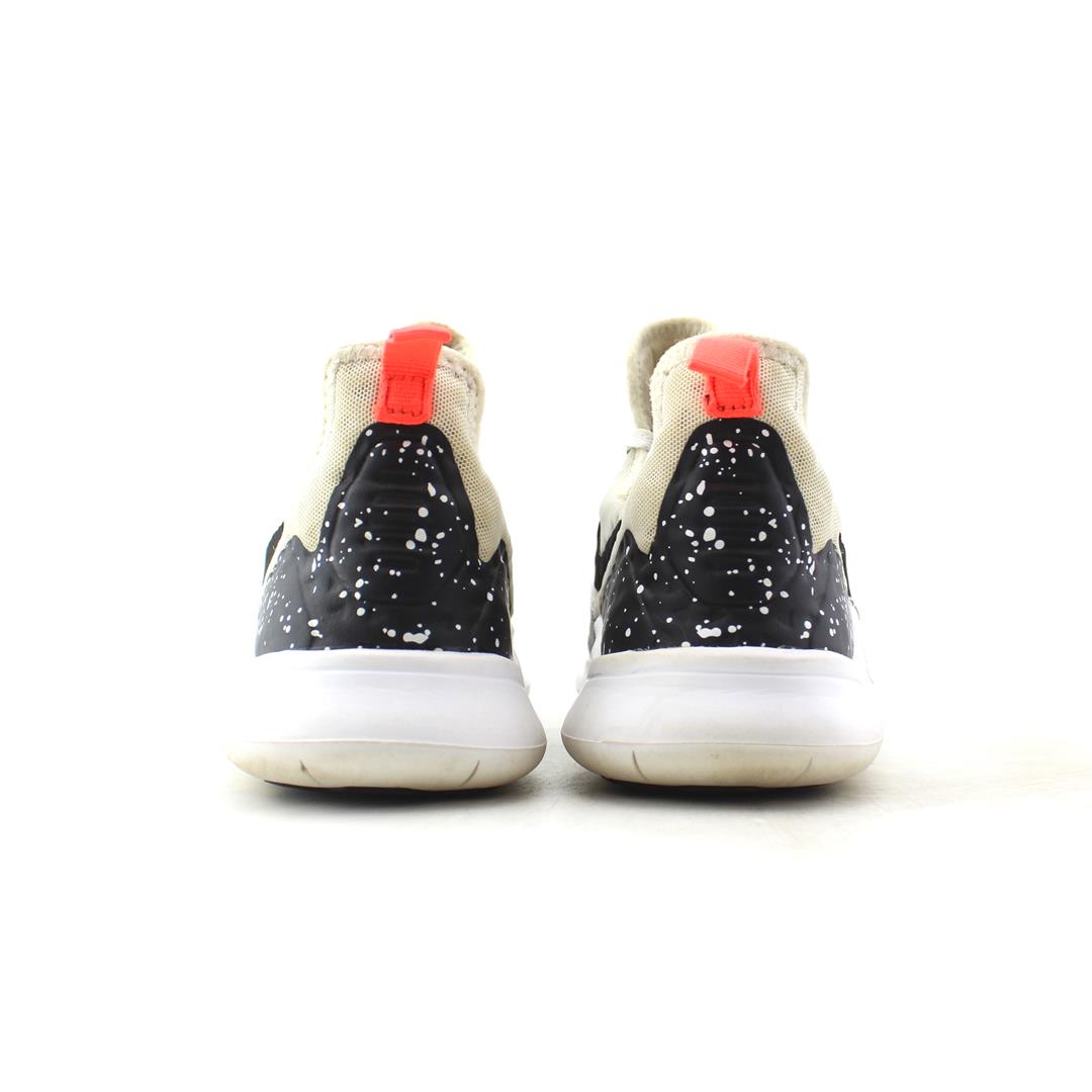 NIKE  FREE TR 8