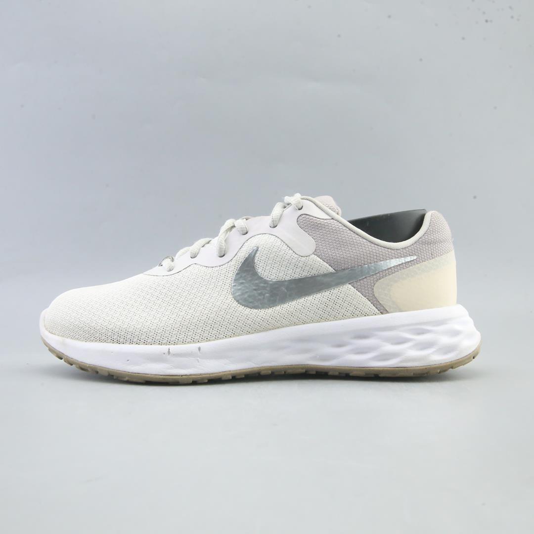 NIKE REVOLUTION 6