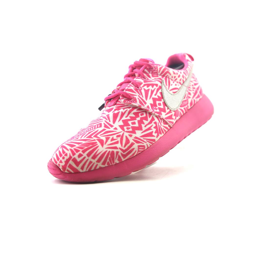 NIKE  ROSHE ONE