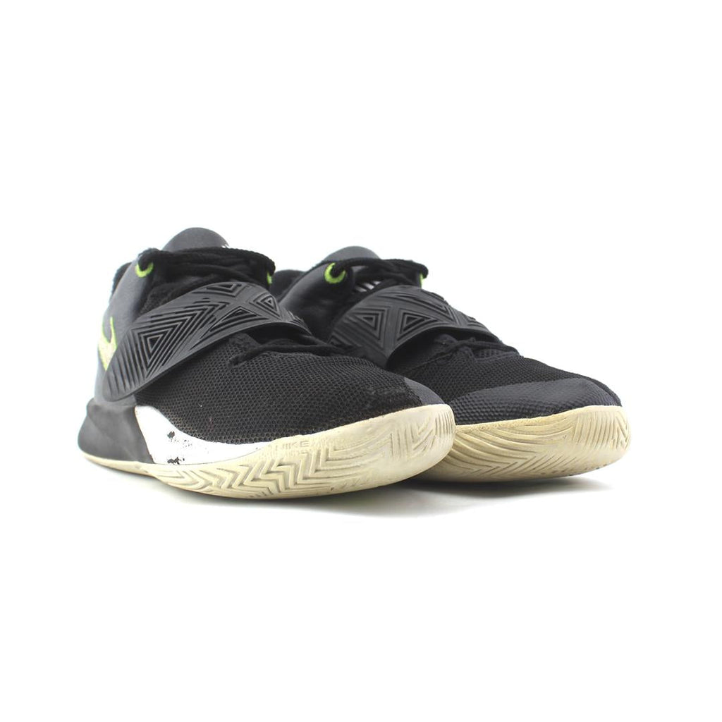 NIKE  KYRIE FLYTRAP III
