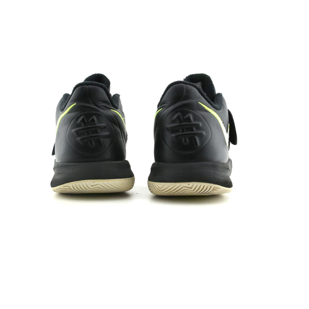 NIKE  KYRIE FLYTRAP 3