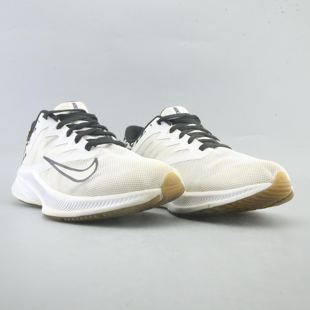 NIKE QUEST 3