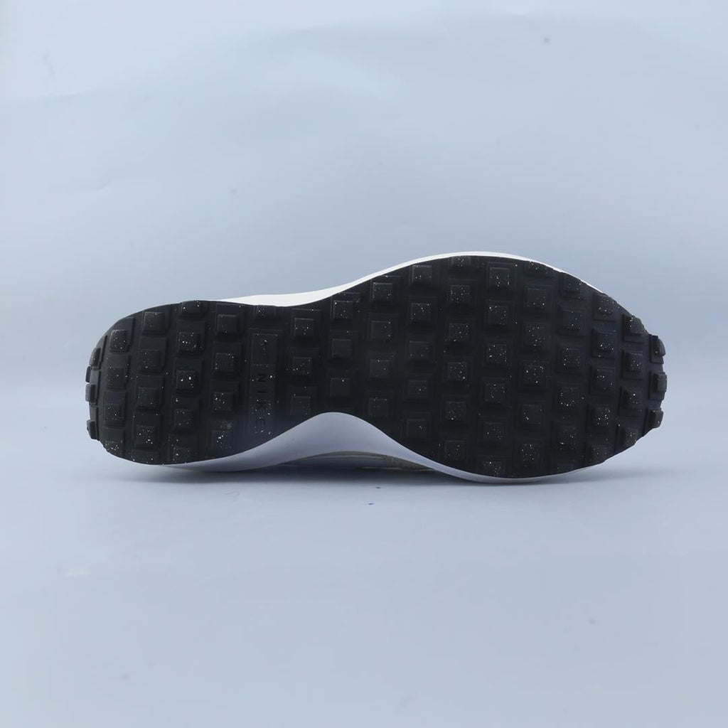 NIKE  WAFFLE DEBUT
