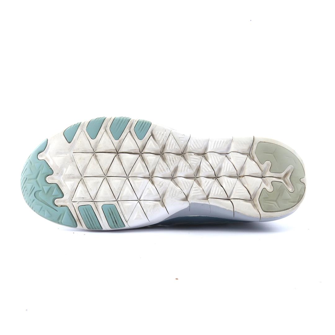 NIKE  FREE TR 6