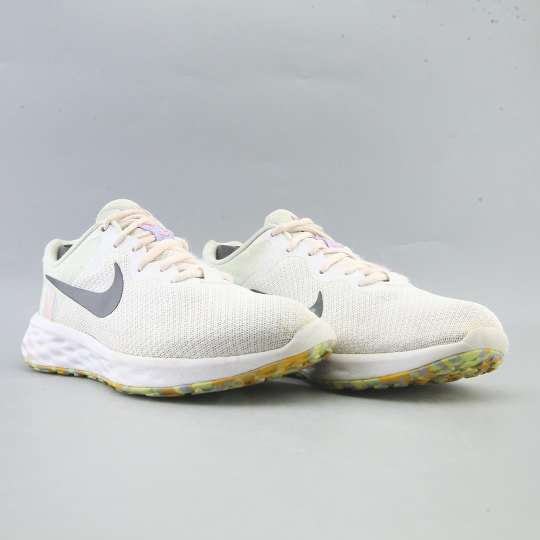 NIKE REVOLUTION 6
