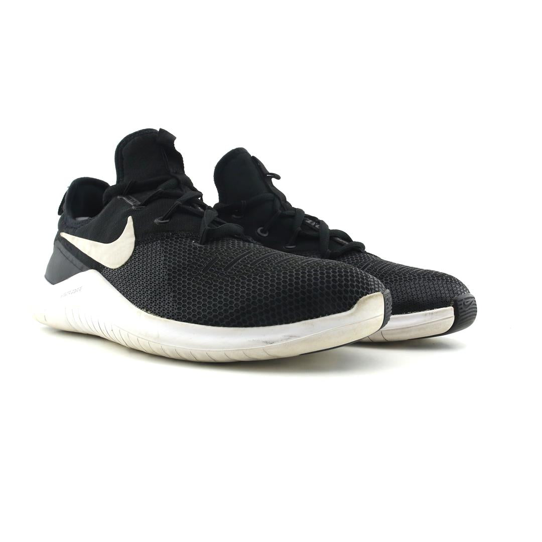 NIKE  FREE TR 8