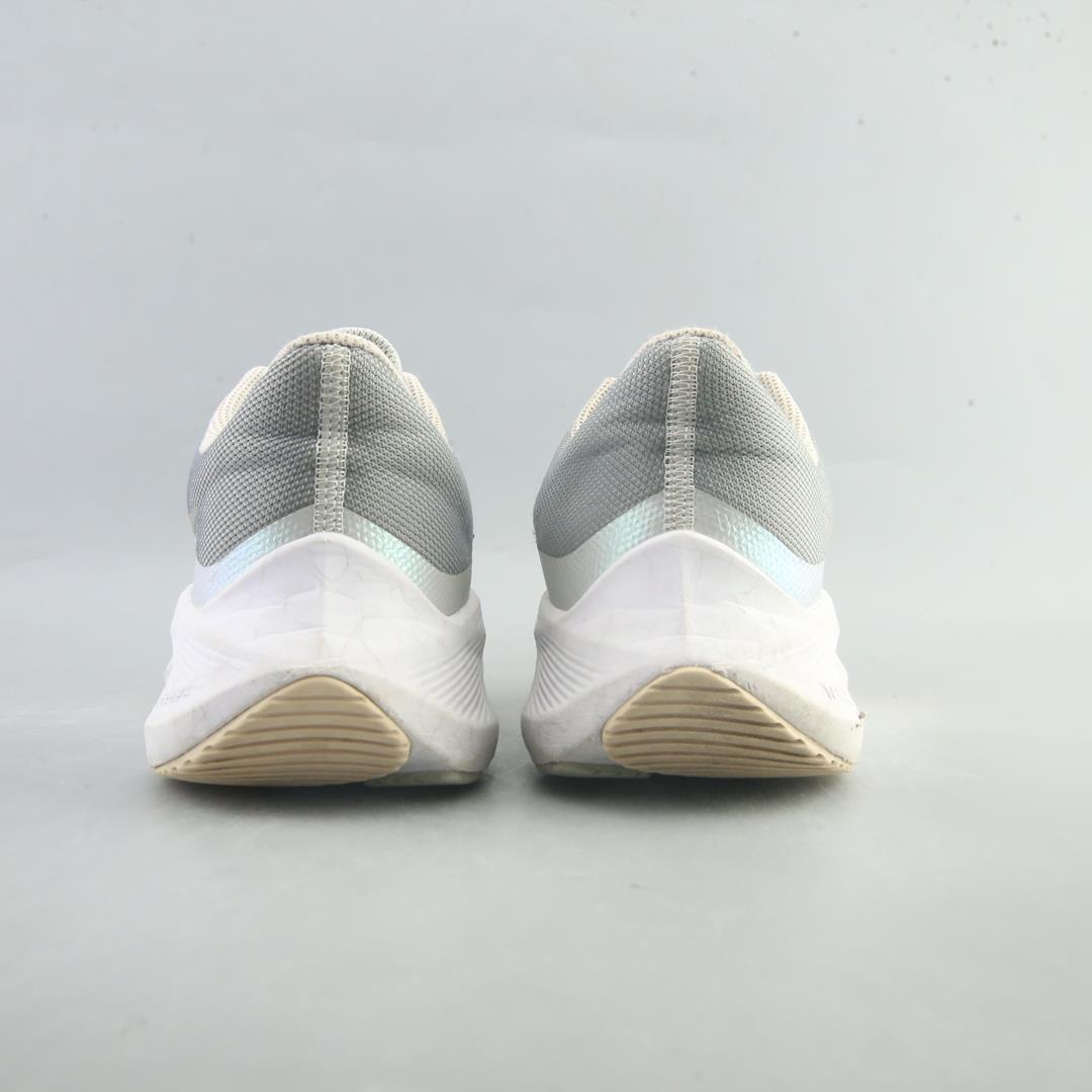 NIKE ZOOM WINFLO 8