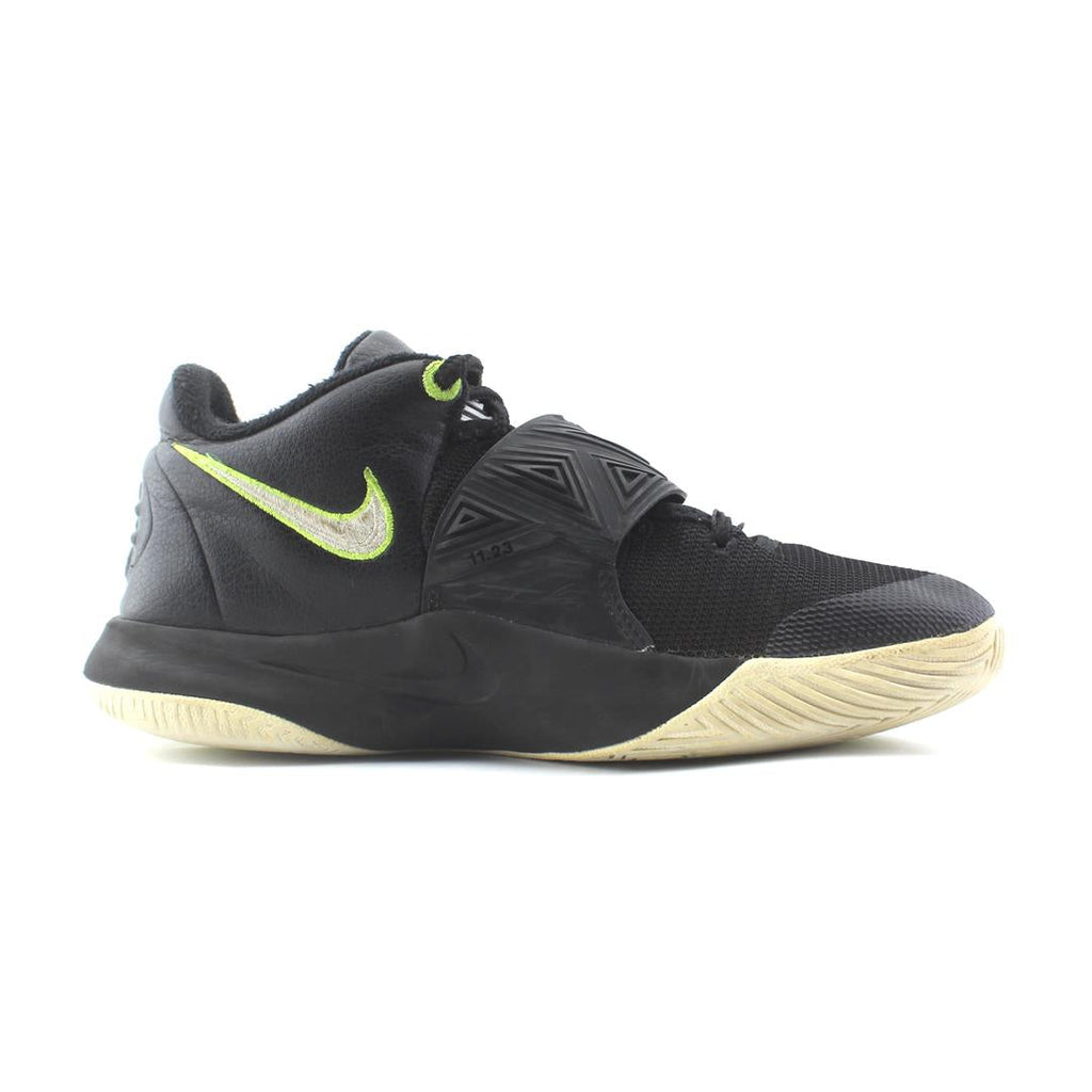 NIKE  KYRIE FLYTRAP III