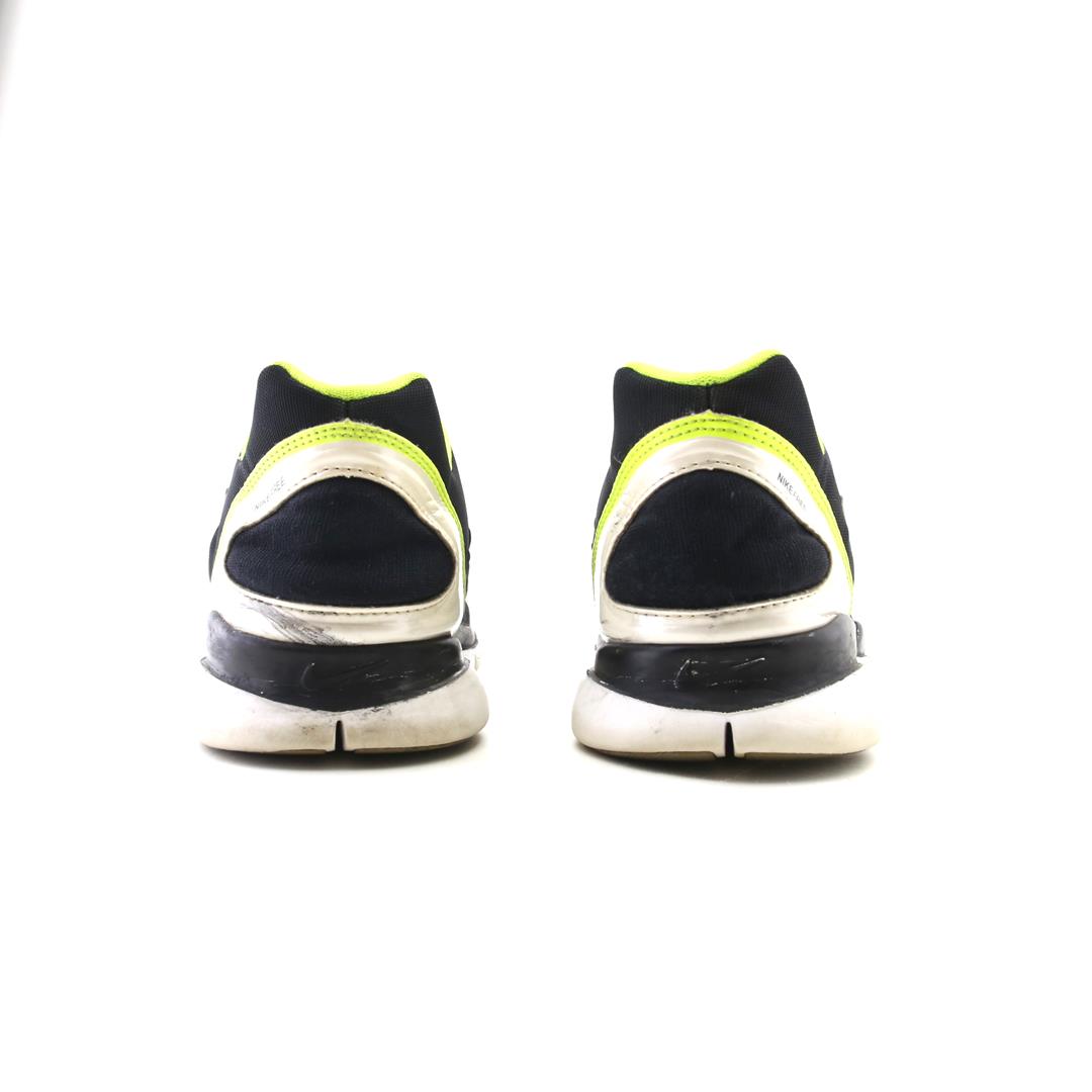 NIKE  FREE TR FIT