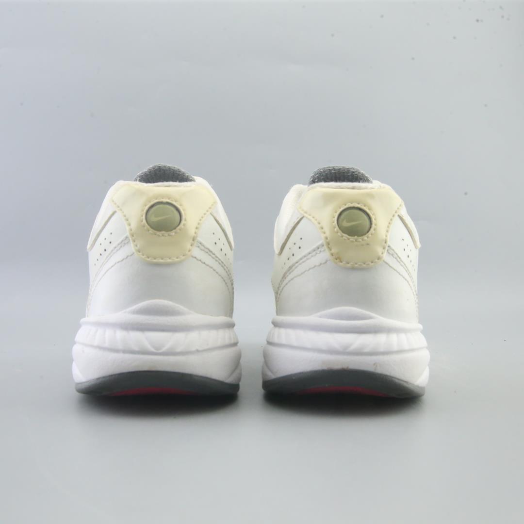 NIKE STEADY 7
