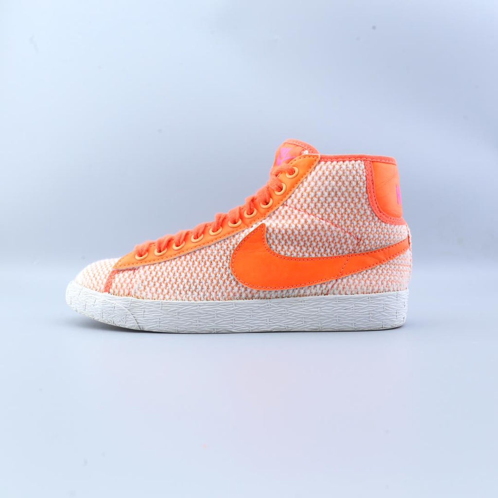 NIKE BLAZER MID