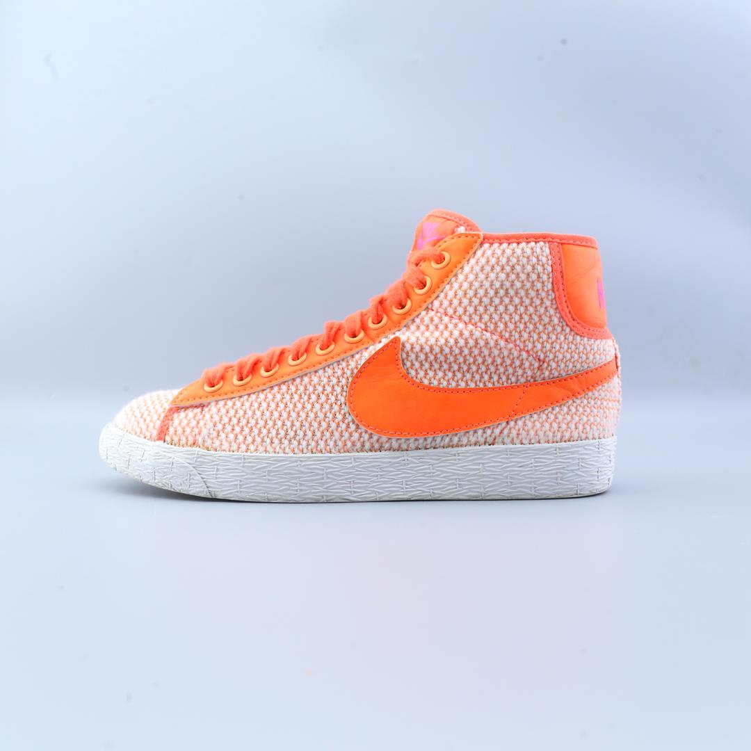 NIKE BLAZER MID