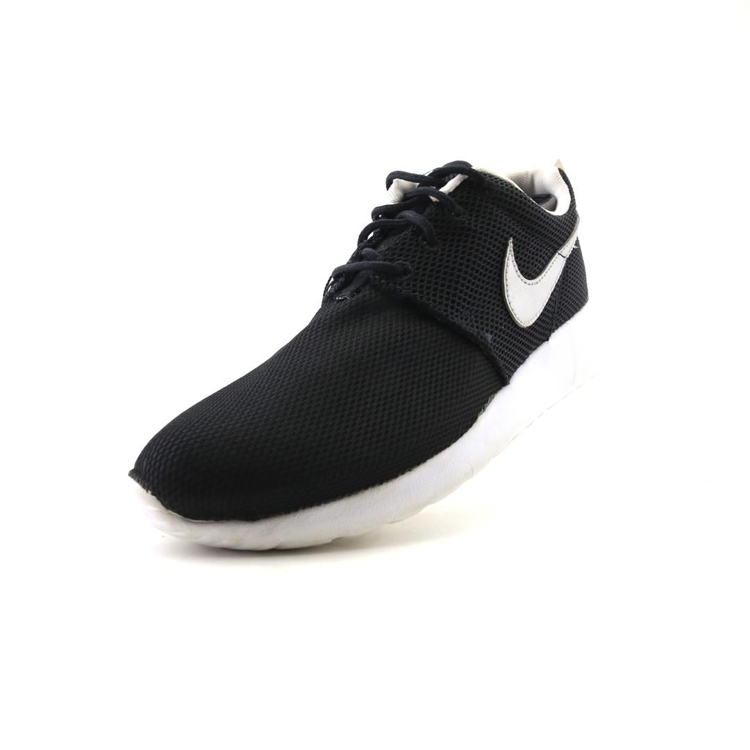 NIKE ROSHE ONE