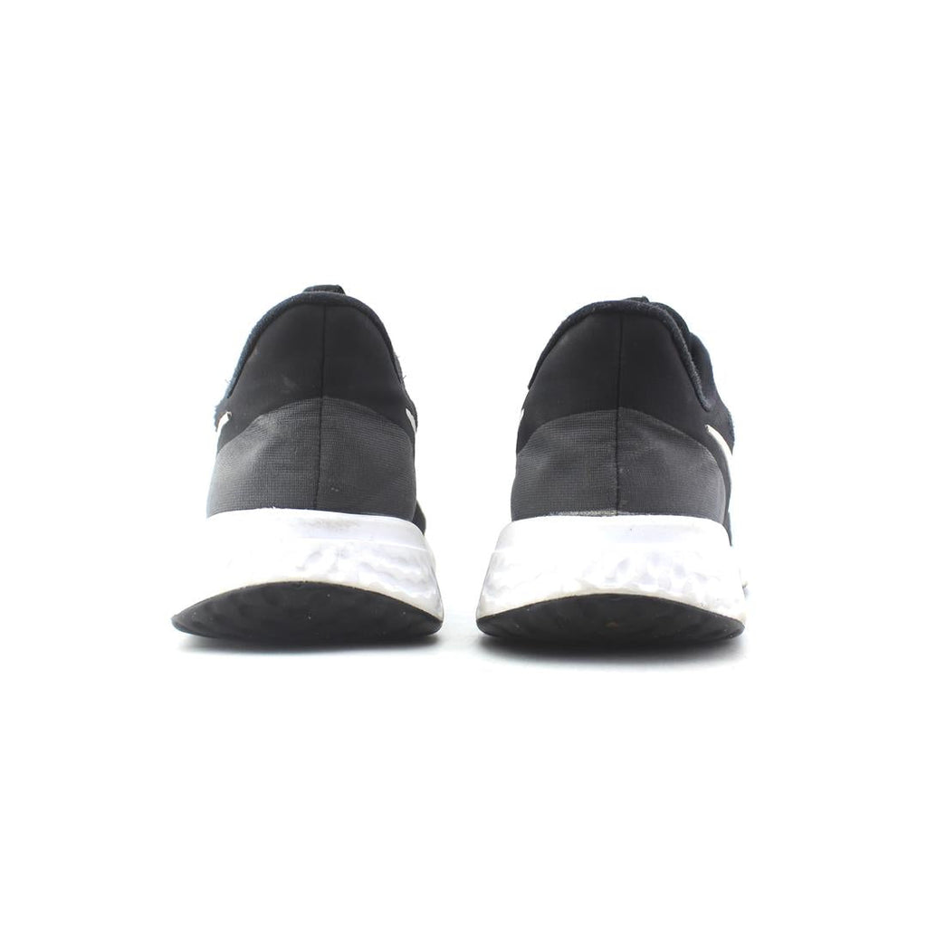 NIKE REVOLUTION 5