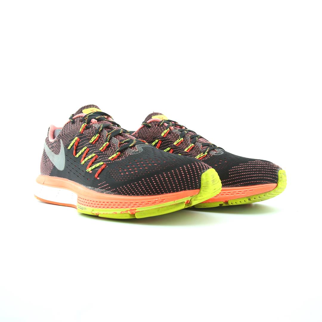 NIKE  AIR ZOOM VOMERO 10